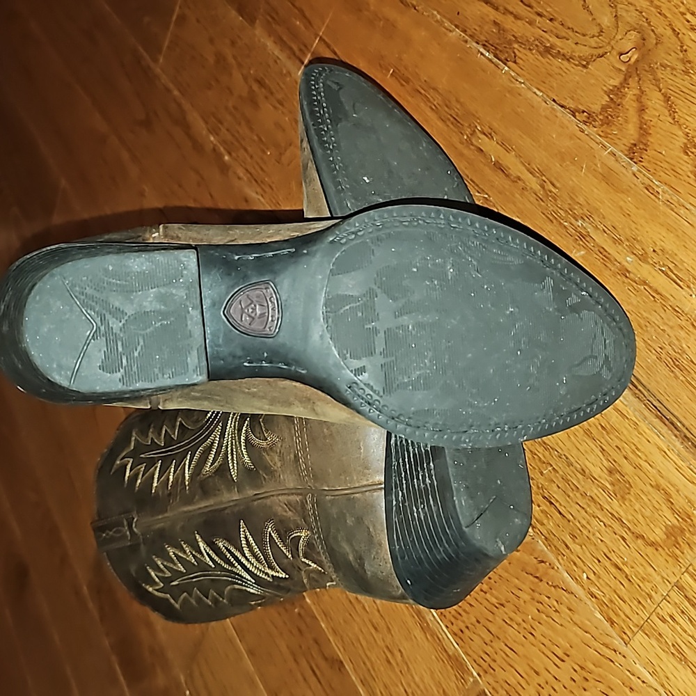 Boots - Picture 6 of 10